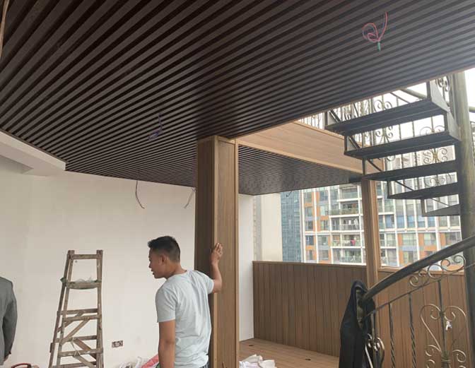 麗耐生態木吊頂工程施工現場